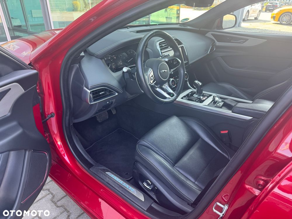 Jaguar XE 2.0 P300 AWD R-Dynamic SE - 13