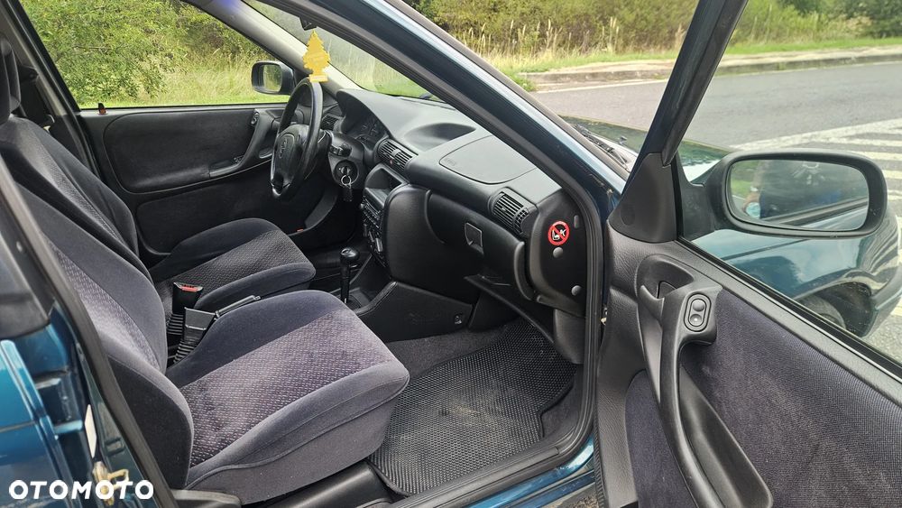 Opel Astra 1.6 16V Dream - 23