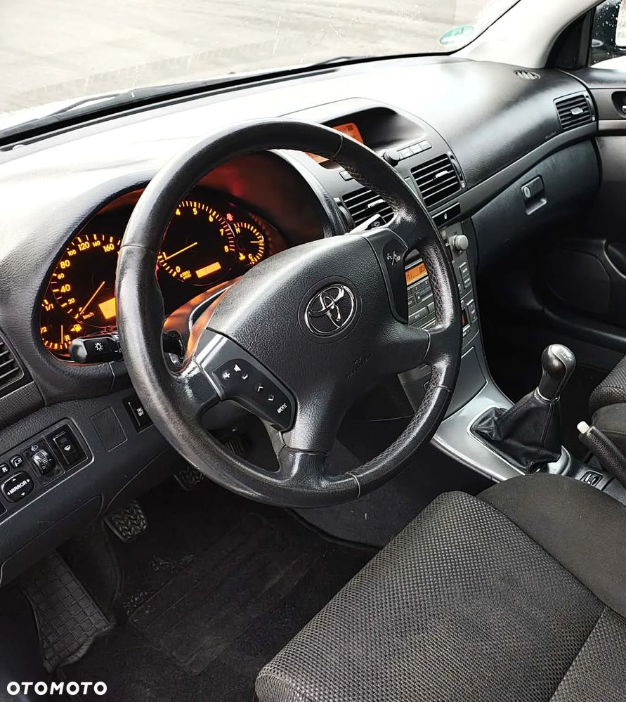 Toyota Avensis 1.8 VVT-i - 31