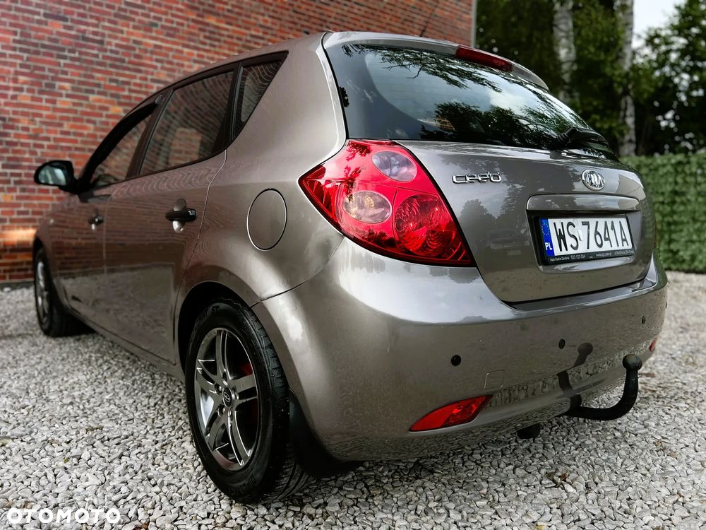 Kia Ceed - 35