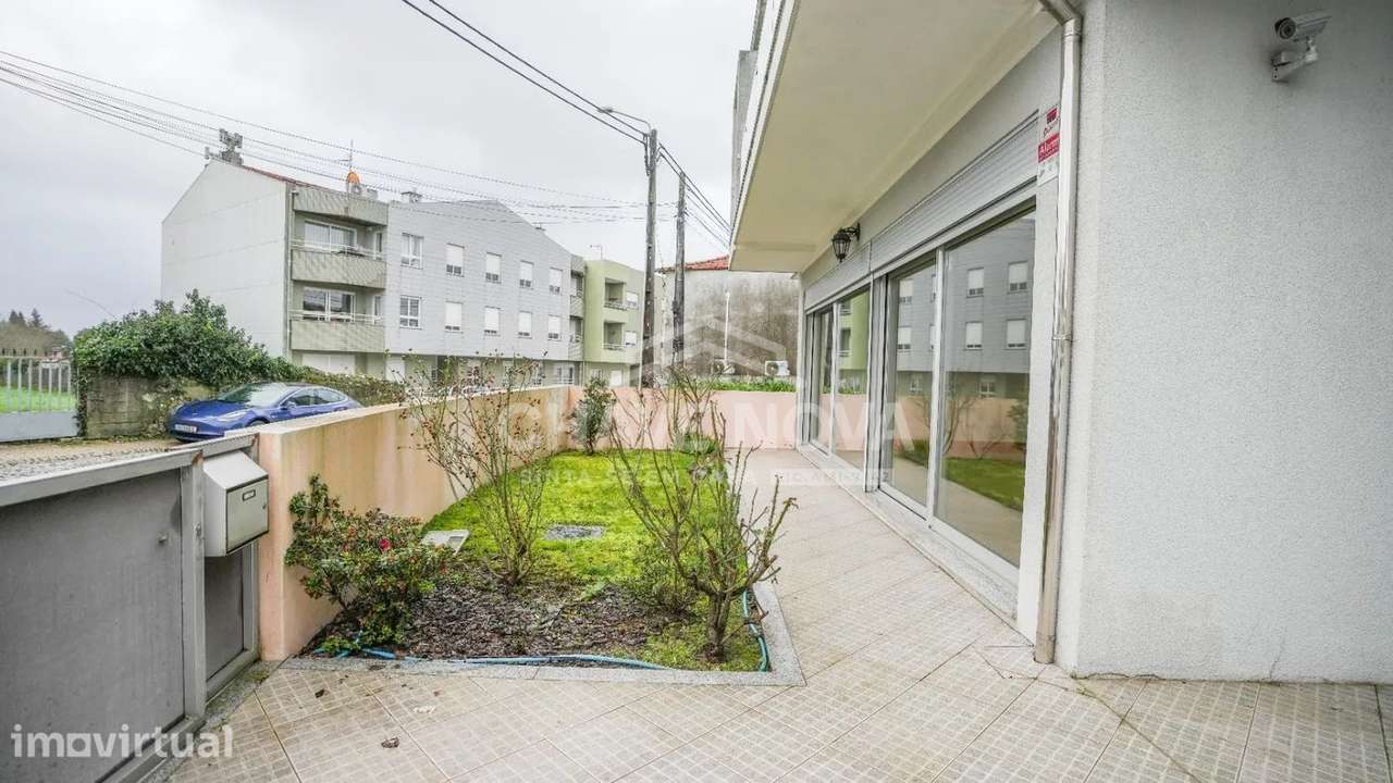 Moradia Geminada V4 c/ Piscina em Pedroso (Carvalhos) - Grande imagem: 2/32