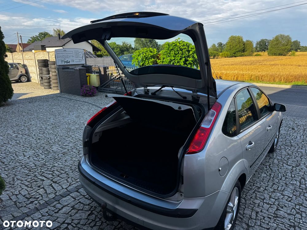Ford Focus 2.0 16V Sport - 34