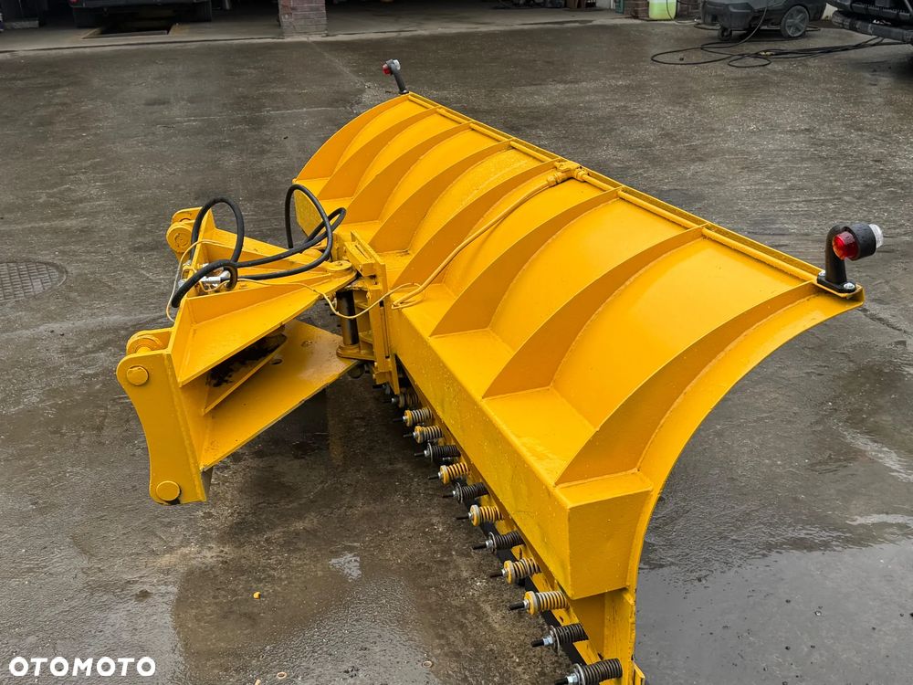 Caterpillar - 6