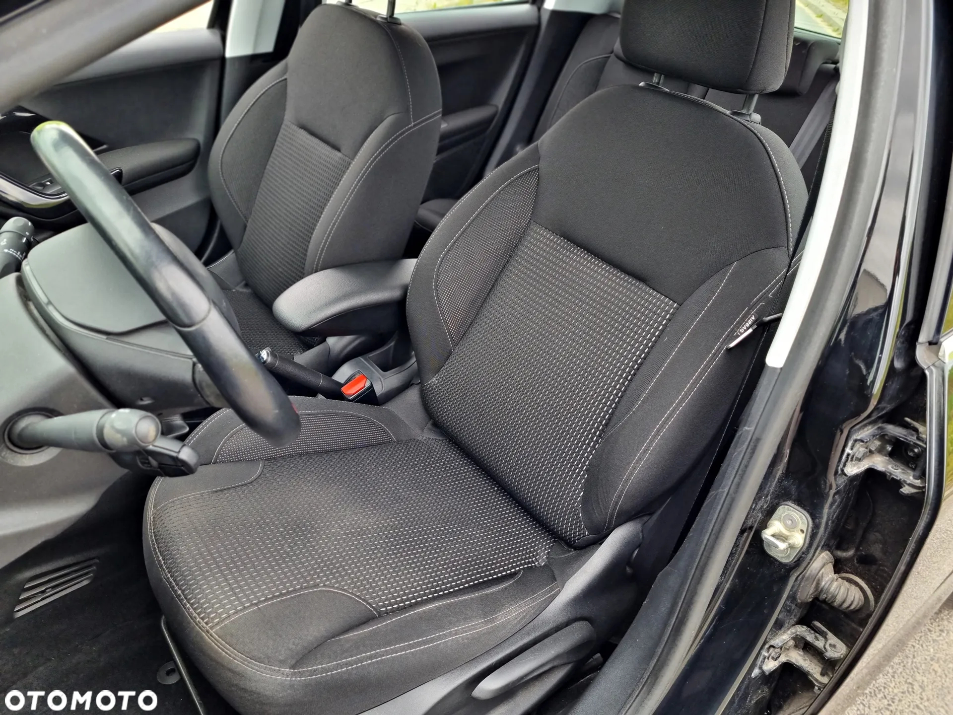 Peugeot 208 PureTech 82 Start & Stop Allure - 28