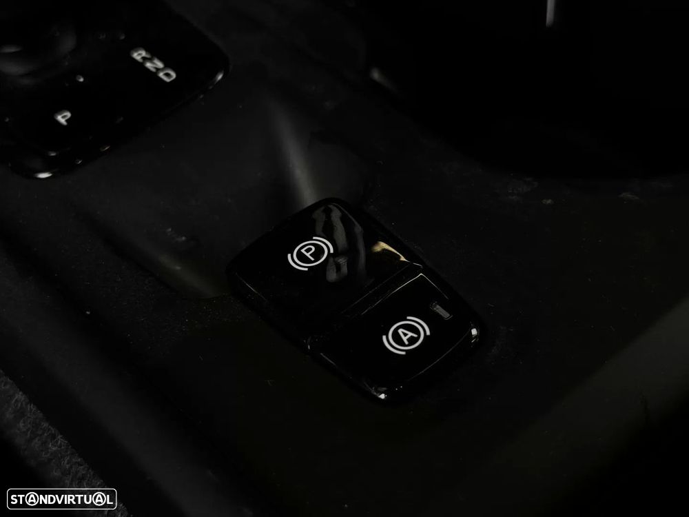 Volvo XC 40 1.5 T4 PHEV Core - 32