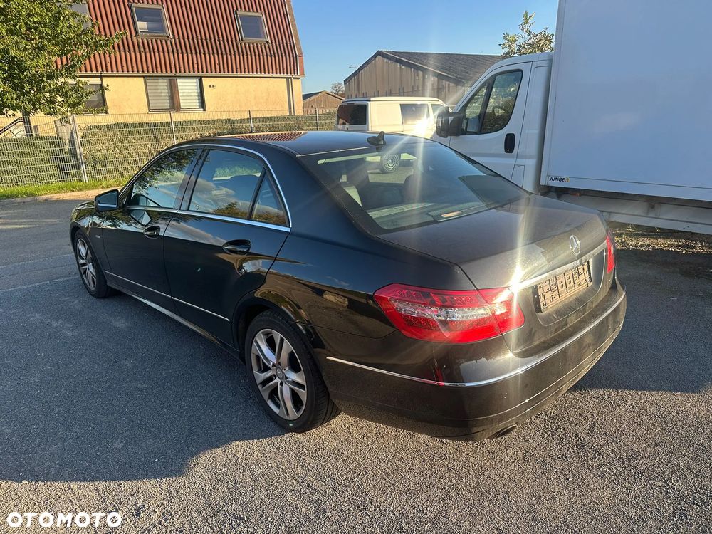 Mercedes-Benz Klasa E 250 CGI BlueEFFICIENCY Automatik Avantgarde - 3