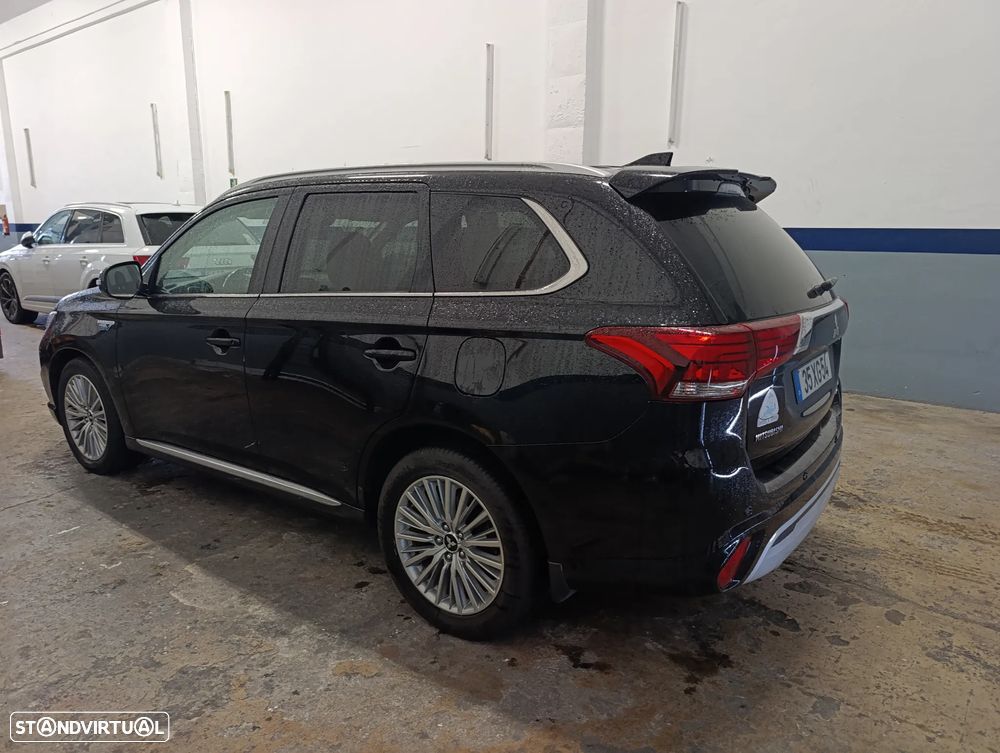 Mitsubishi Outlander - 3