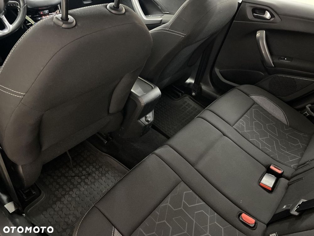 Peugeot 2008 1.2 Pure Tech Active S&S - 11