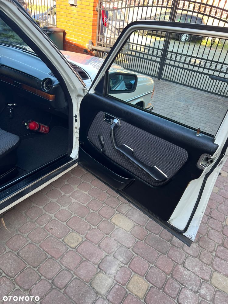 Mercedes-Benz W123 - 19