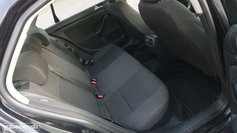 VW Jetta 1.6 TDi Confortline - 20