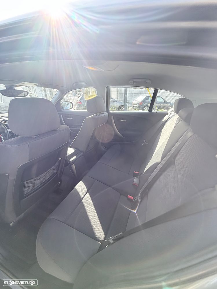 BMW 118 d Line Urban - 14