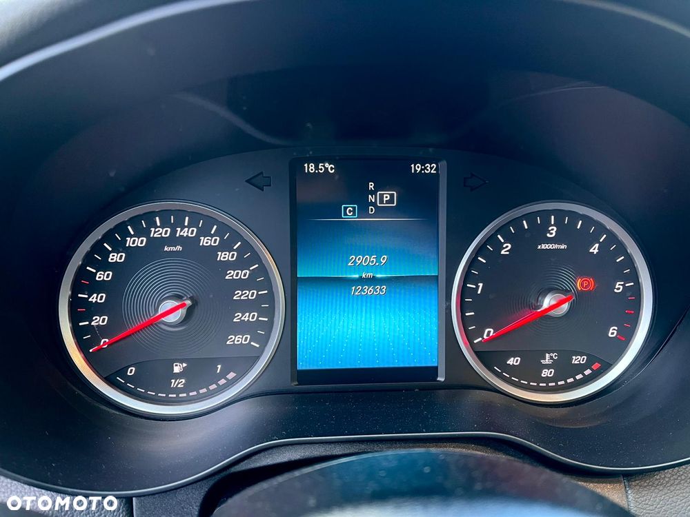Mercedes-Benz Klasa C 200 d 9G-TRONIC - 26