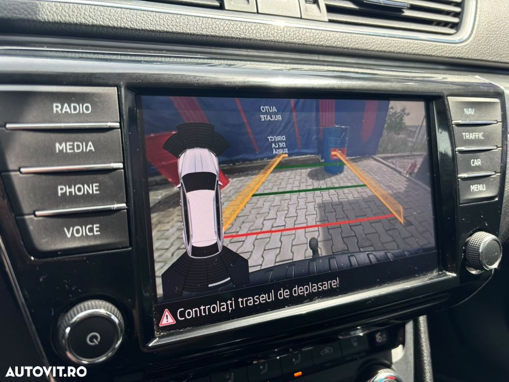 Skoda Superb 2.0 TDI DSG Ambition - 27