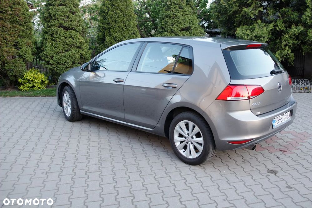 Volkswagen Golf - 5