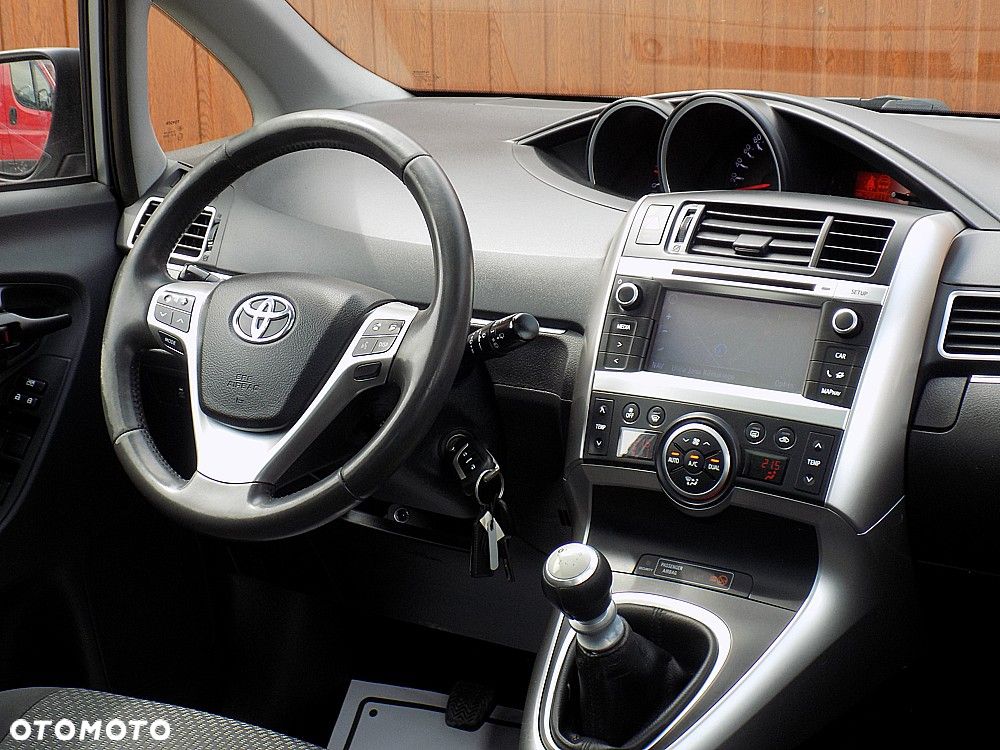 Toyota Verso 2.0 D-4D Life - 11