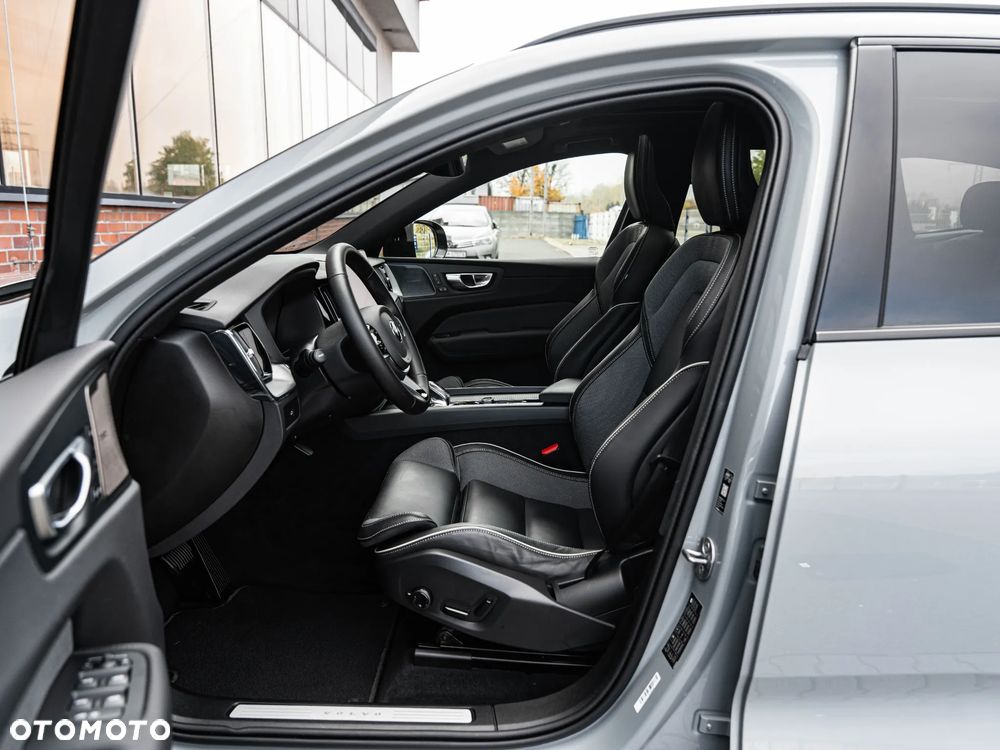 Volvo XC 60 B5 B AWD Plus Dark - 23