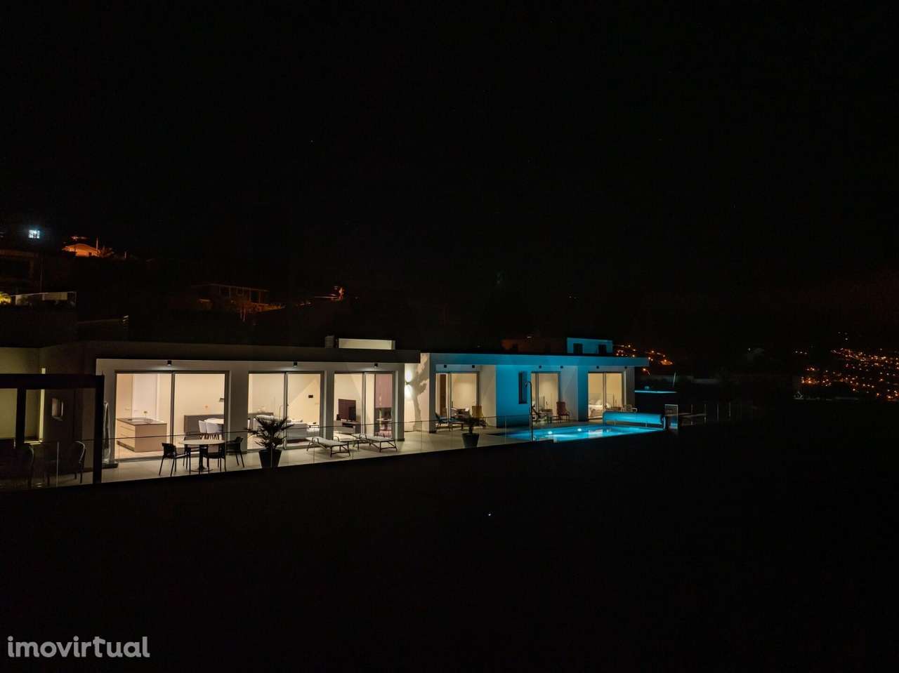 Moradia de luxo situada numa falésia com vista deslumbrante sobre o At - Grande imagem: 4/60