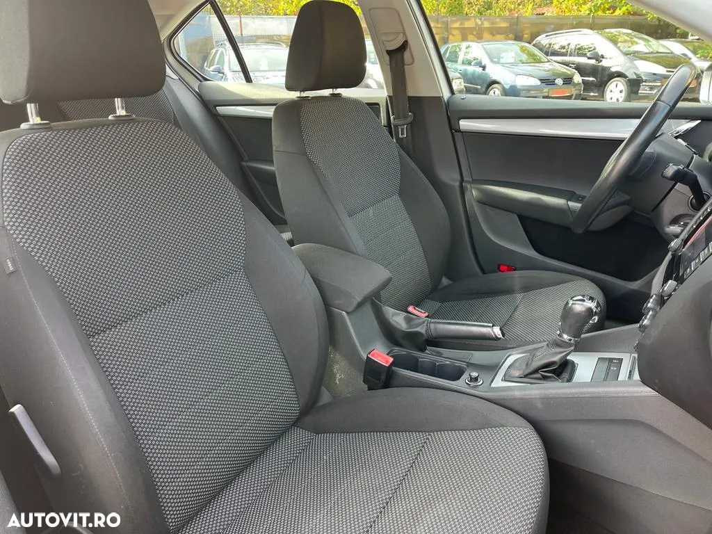 Skoda Octavia 1.6 TDI Business DSG - 6
