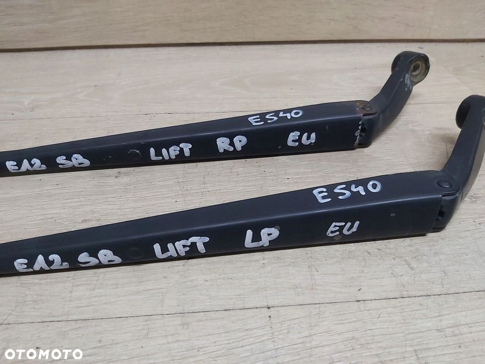 Toyota Corolla E12 ramię wycieraczki przód lewe prawe komplet Hatchback HB - 3