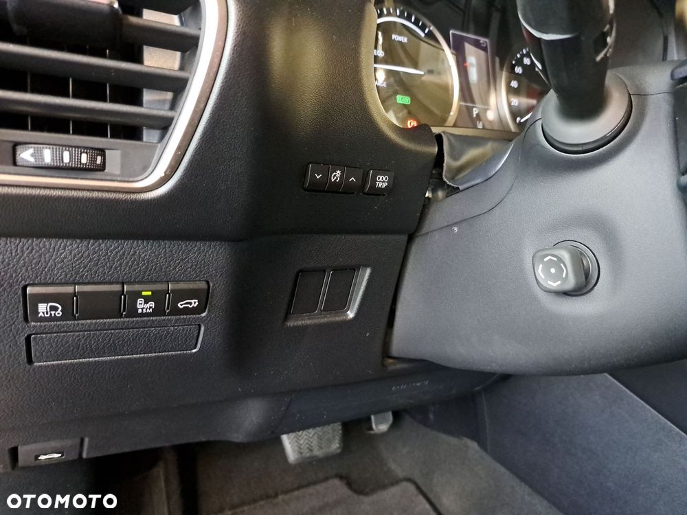 Lexus NX 300h F Impression AWD - 29