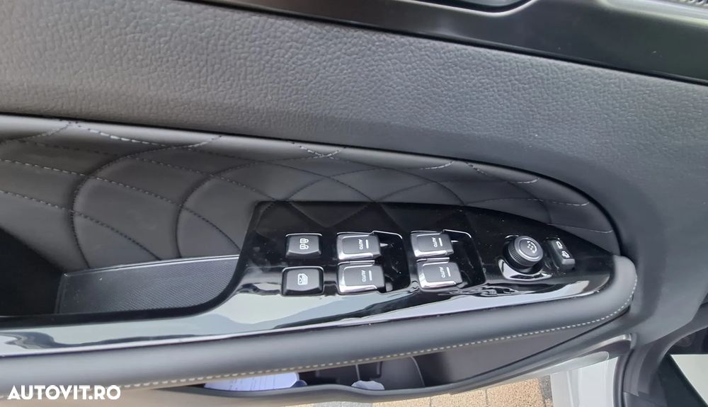 KG Mobility Rexton - 13