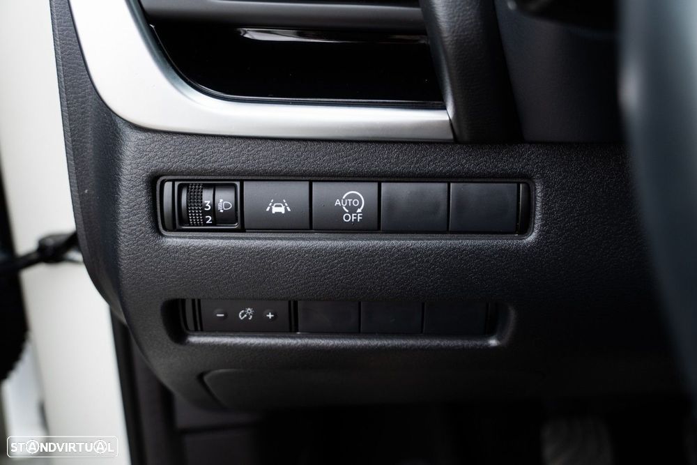 Nissan Qashqai 1.3 DIG-T N-Connecta LED - 32