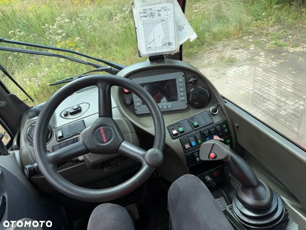 Manitou MRT2150+PRIVILEGE Ładowarka teleskopowa 4x4 ROTO 21metrów. 5 ton udźwig. Bez AdBLUE bez DPF. Maszyna jak Nowa z Norwegii 5300 mtg. 2015 rok. Obrót pełny. Zero luzów wycieków. Zadbana maszyna z Fermy Norweskiej. Silnik 160 Km. AUTEC zdalne sterowanie. Ani deka luzów czy wycieków. Opony jak Nowe. Pełny Oryginał. Niski przebieg. Stabilizatory. Zamki na tłokach. OKAZJA. Jest to model przystosowany do pracy z koszem. - 12