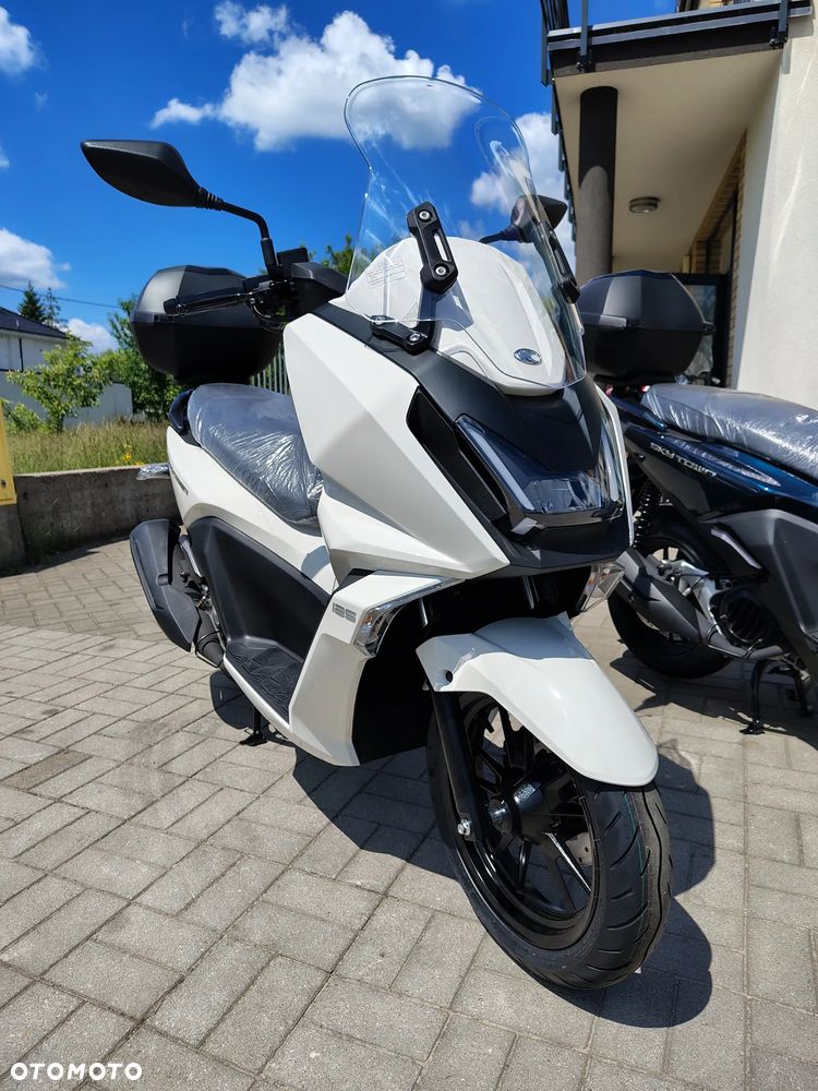 Kymco Skytown - 4