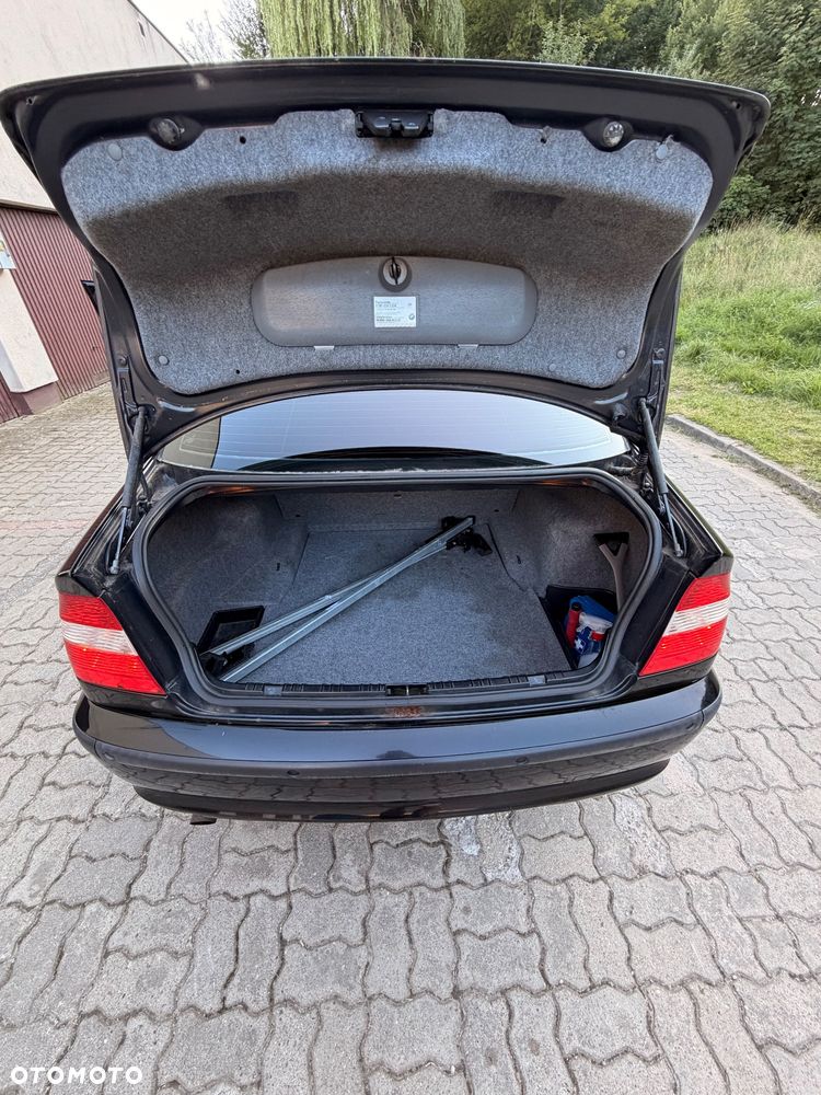 BMW Seria 3 318i - 14