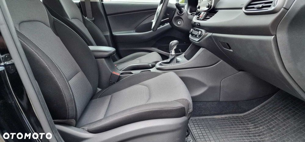 Hyundai i30 1.5 DPI Classic + - 20