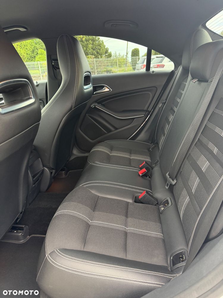 Mercedes-Benz CLA 200 7G-DCT AMG Line - 10