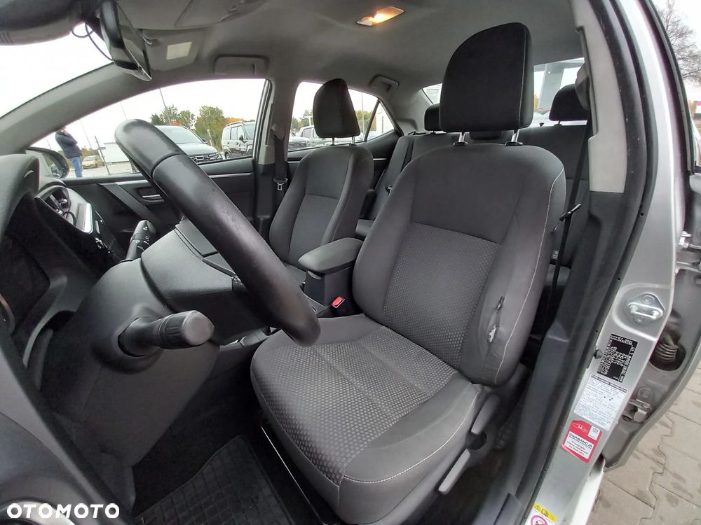 Toyota Corolla 1.6 Classic Plus - 13