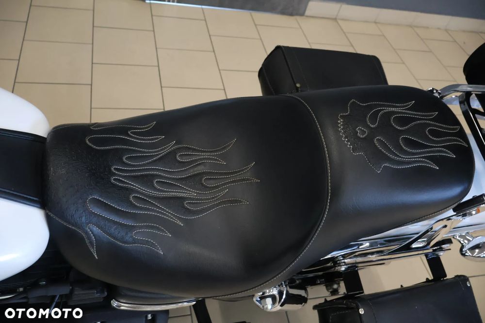 Harley-Davidson Dyna Fat Bob - 26