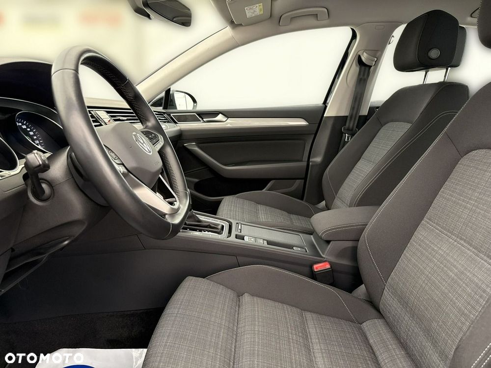 Volkswagen Passat - 13