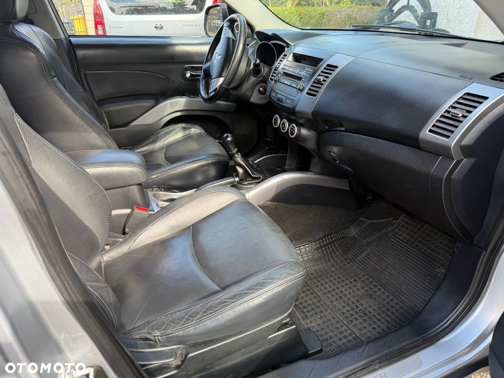 Mitsubishi Outlander 2.0 DID Intense + - 9