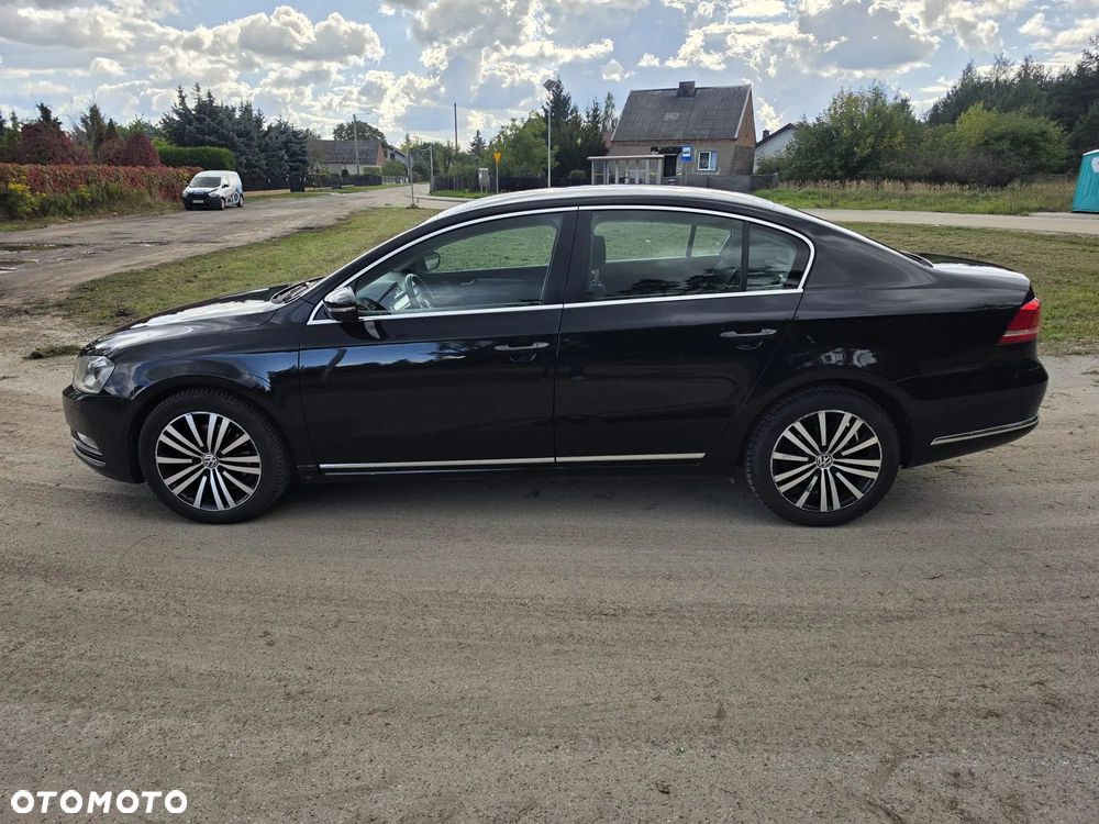Volkswagen Passat - 1