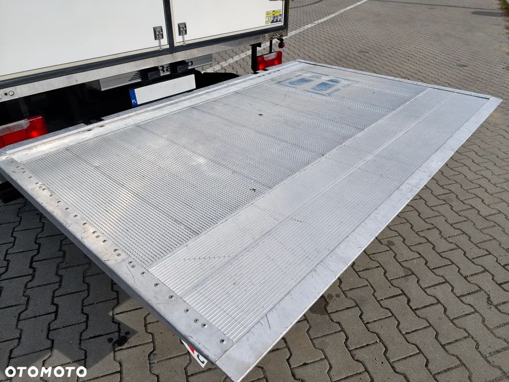 Iveco DAILY 3.0d 150KM** WINDA BAR 1000kg+UDT do 09.29r + STEROWANIE BEZPRZEWODOWE** Kontener 8-EuroPalet dł 425cm ** POLSKI SALON** 233 tyś KM** DMC do 3.5T kat.B** - 32