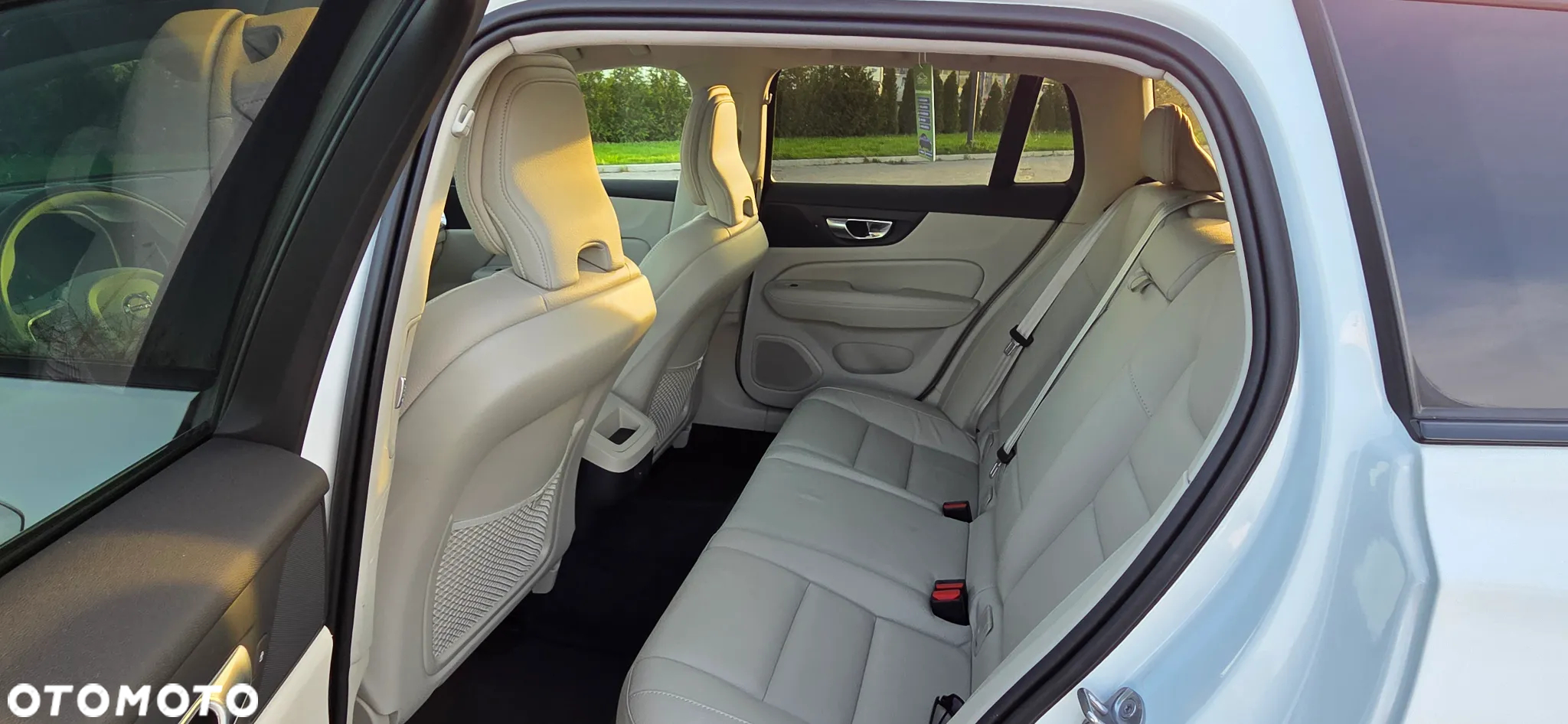 Volvo V60 Cross Country B5 B AWD Plus - 23