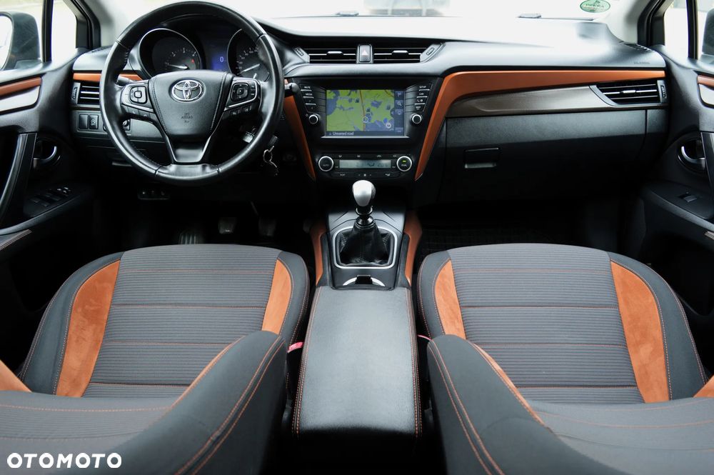 Toyota Avensis 2.0 D-4D Premium - 8