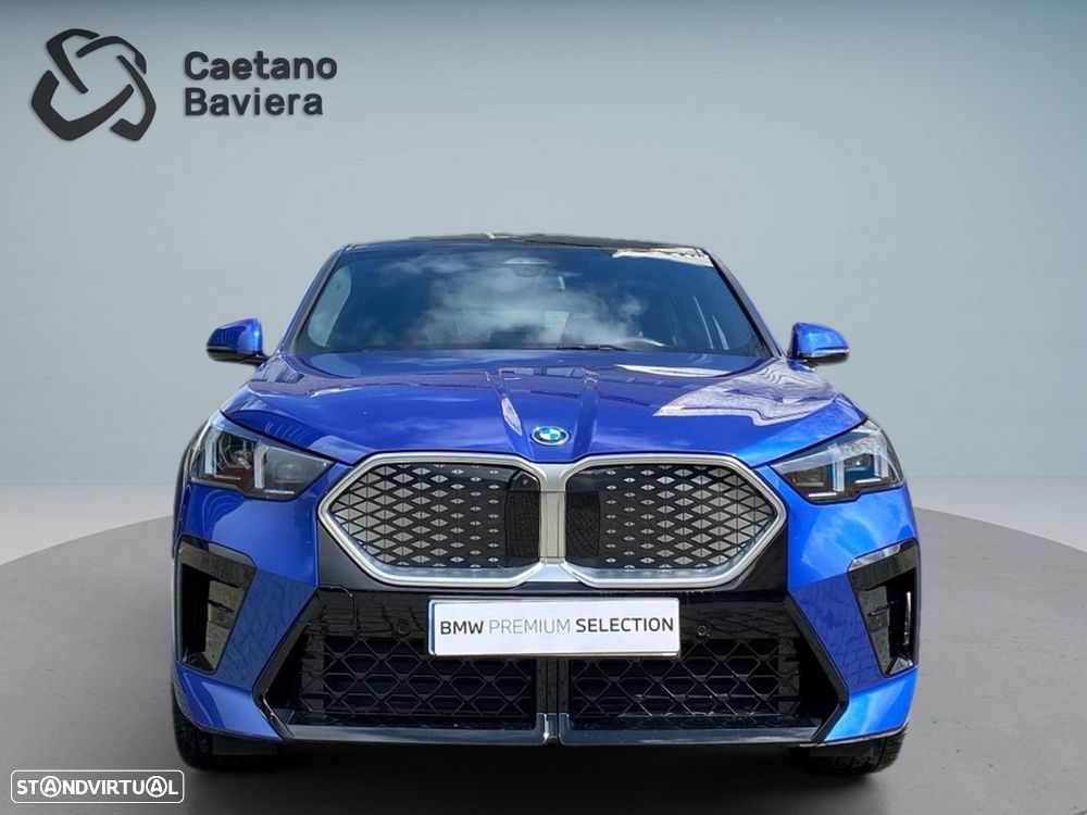 BMW iX2 eDrive20 Pack Desportivo M - 15