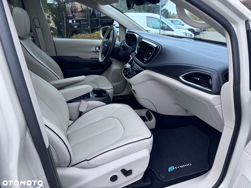 Chrysler Pacifica - 8