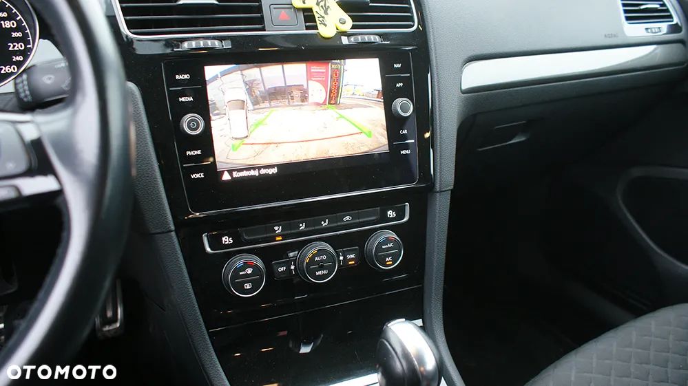 Volkswagen Golf - 11