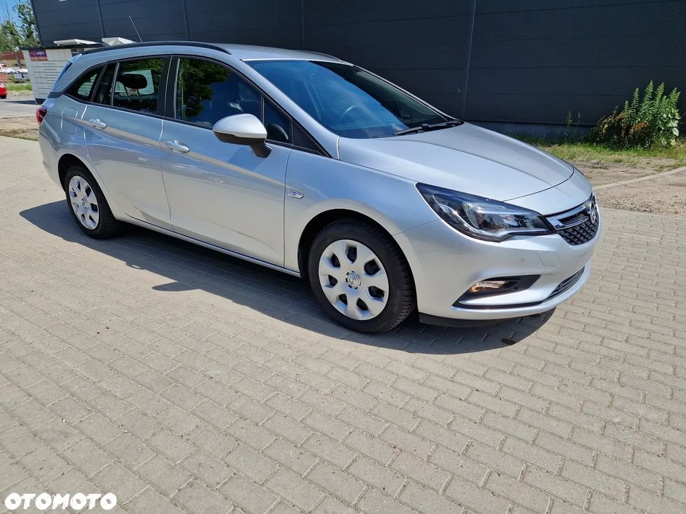 Opel Astra 2019 photo 2