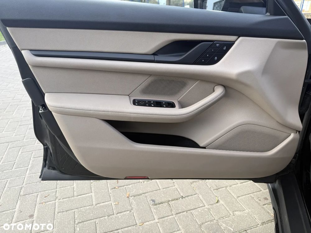 Porsche Taycan 4 Cross Turismo - 11