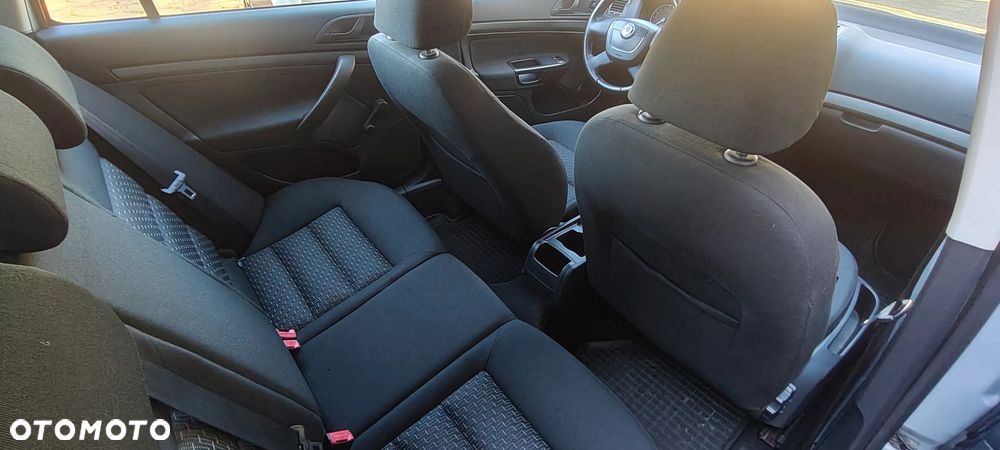 Skoda Octavia 1.6 TDI Ambiente - 8