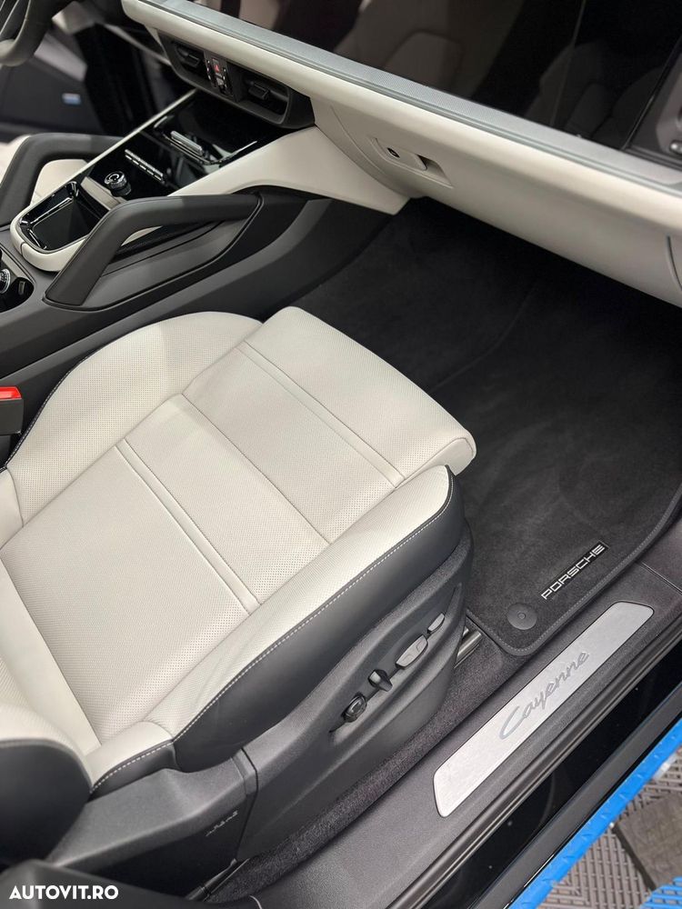 Porsche Cayenne Coupe - 12