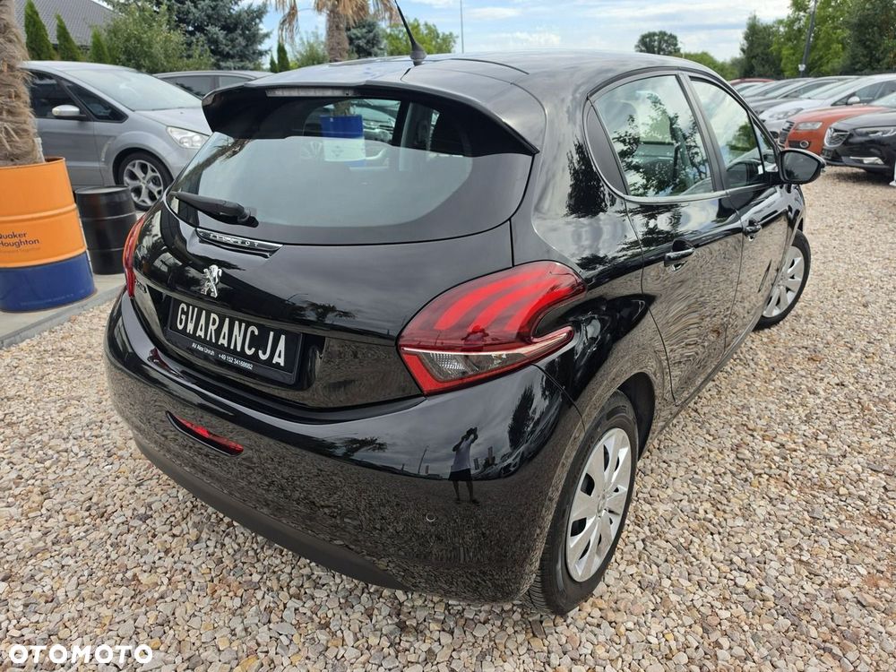 Peugeot 208 - 11