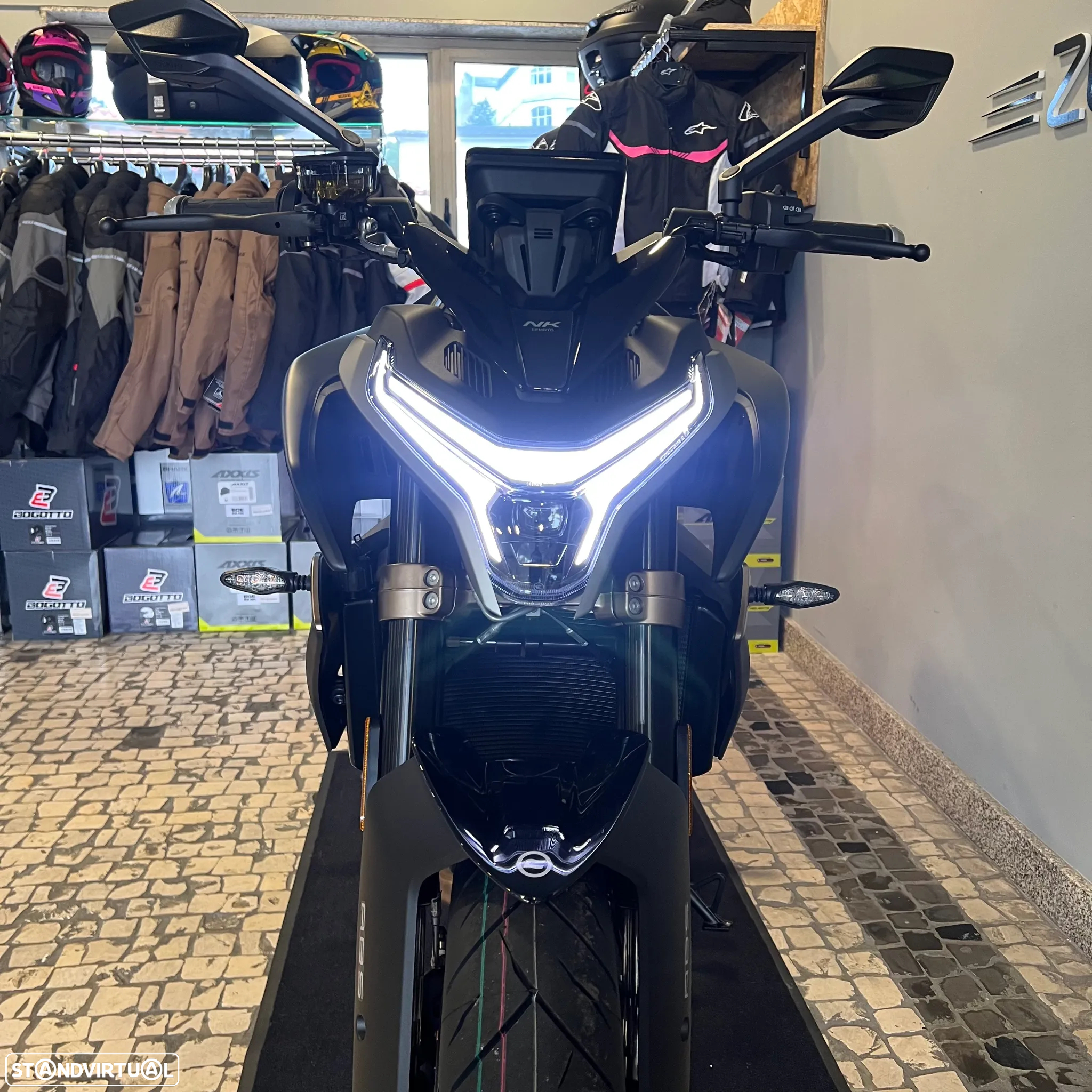 CF Moto 800NK - 17