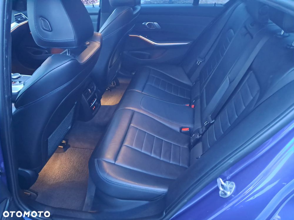 BMW Seria 3 330i xDrive M Sport sport - 12