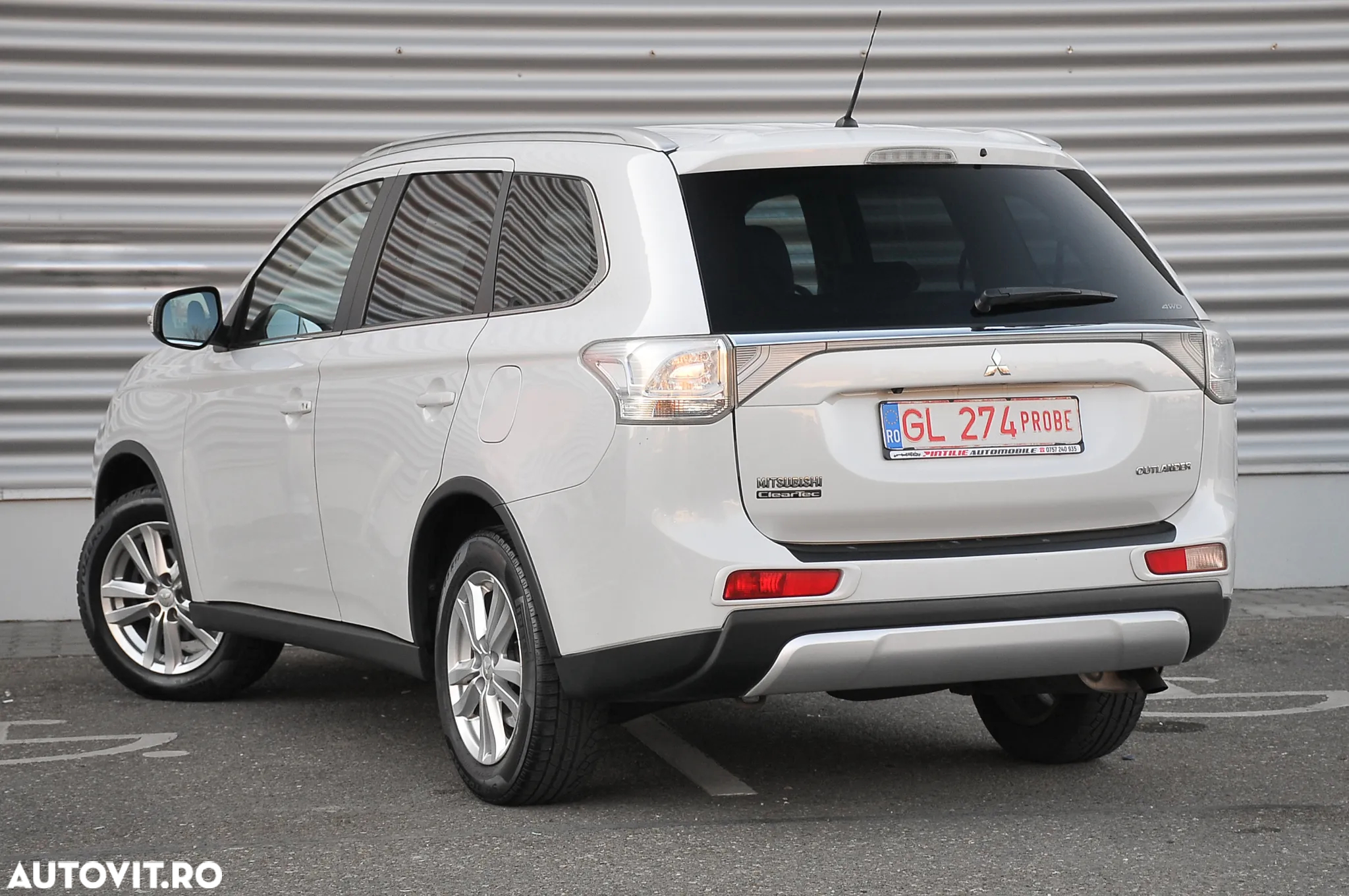 Mitsubishi Outlander 2.2 DI-D 4WD Intense - 2